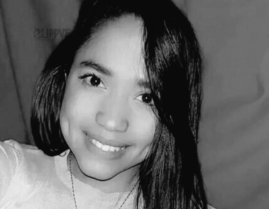 Dios mio, haz un milagro. Esa niña debe estar en casa con su familia no en una cárcel 🙏