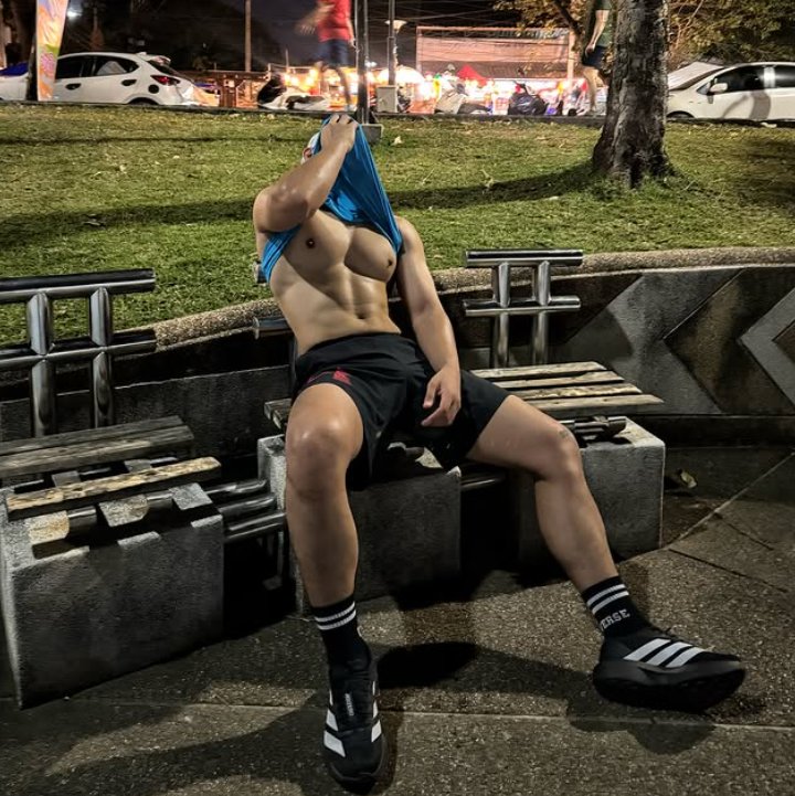 𝐈𝐑𝐑𝐄𝐒𝐏𝐎𝐍𝐒𝐈𝐁𝐋𝐄 𝐀𝐃𝐔𝐋𝐓 tweet media