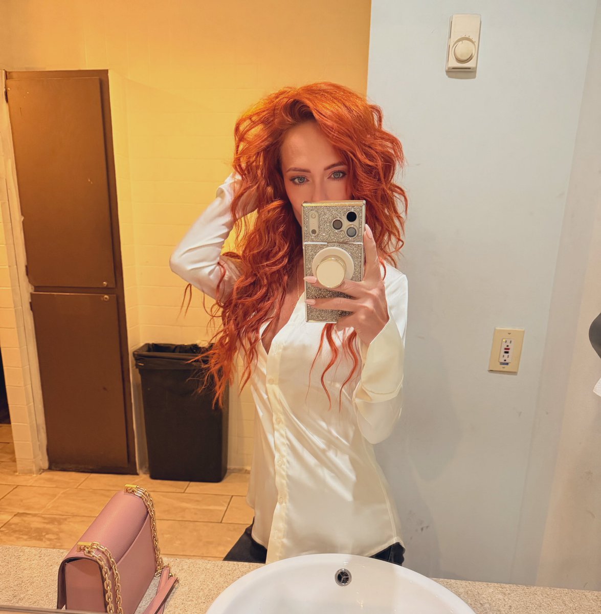 Blushing Dakota tweet media