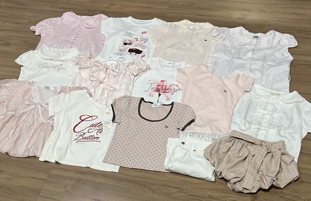 💐˚•. ส่งต่อเสื้อผ้ามือ 1 &amp; 2  🪞

• ˚ ลง 8-9 mar 8 p.m. ♡

💌 รี+ฟอล ลด5฿

⚡️ค่าส่งเริ่ม 40฿ ⟢ สั่งทาง dm

#ส่งต่อเสื้อผ้า #เสื้อผ้ามือสองสภาพดี #เสื้อผ้าสาวอวบ #เสื้อผ้าราคาถูก #ส่งต่อmon2sun #ส่งต่อcintage #ส่งต่อbemingbkk #ส่งต่อjarinya #UNIQLOมือสอง #โล๊ะตู้เสื้อผ้า