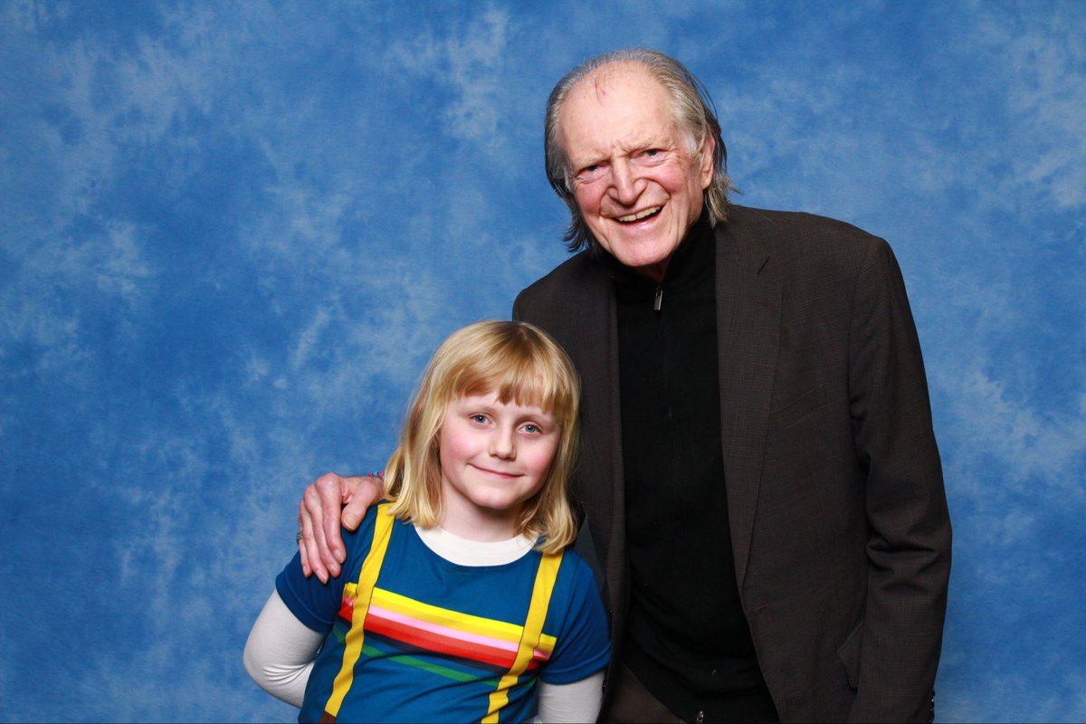 LittleWhoGirl's tweet image. "The Doctor. Oh, I don't think so. No, dear me, no. You may be a doctor, but I am the Doctor. The original, you might say!"

Fantastic to meet the First Doctor (Mk III), aka the charming David Bradley, at @Showmasters London Comic Con Spring.

#DoctorWho #FirstDoctor