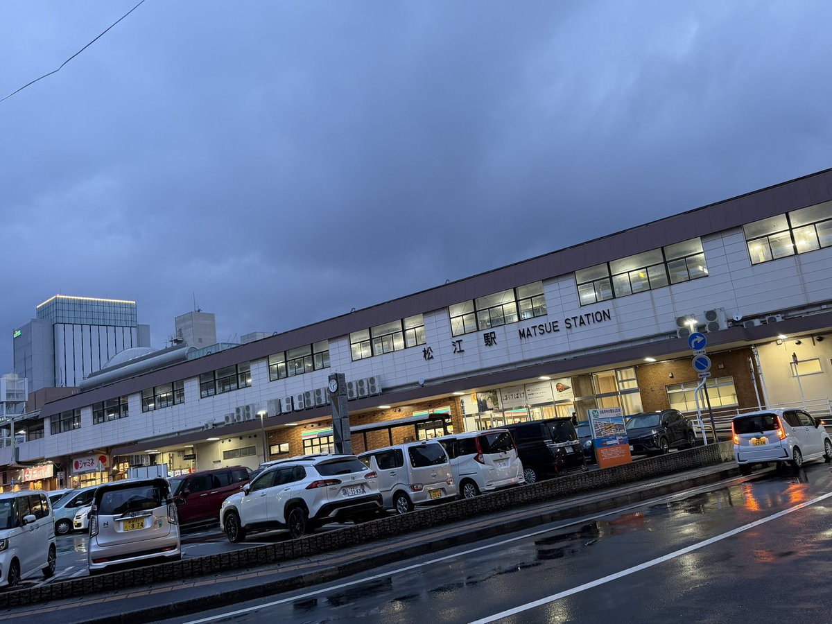 pnir0708's tweet photo. こんばんは松江駅
初めて松江に泊まってる https://t.co/txrpLX6o0d