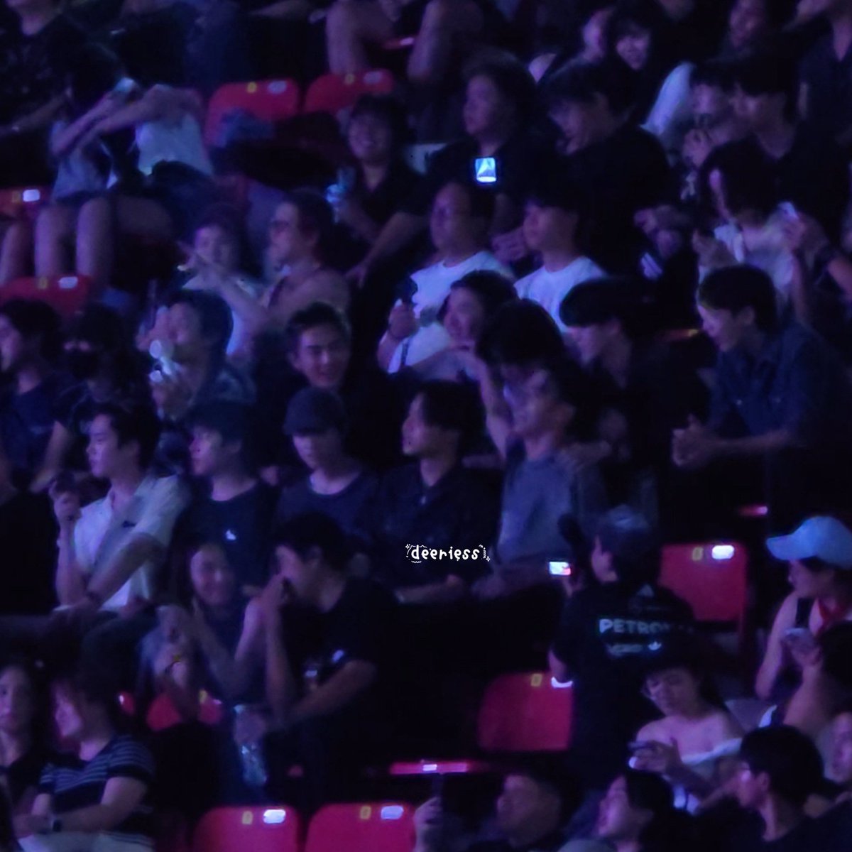 น้องภีมโชว์เสร็จมานั่งกับพี่ ๆ ต่อ กำลังใจของมักเน่นิ้

#ThreeManDownxPEEMWASU
#BUSbecauseofyouishine