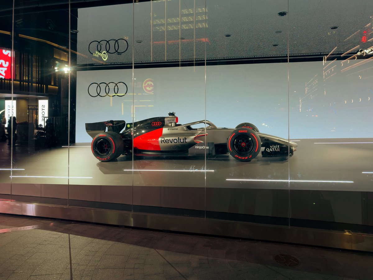 powl_d's tweet photo. Un pote de Shanghai avec qui on débat modèles chinois, runs locaux sur Qwen et agents AI…
M’envoie ça depuis semble-t-il Nanjing Road à Shanghai…

Verdict : la livrée est 100x plus belle en vrai.

Je crois que je vais craquer pour la merch cet aprem. 🏎️🔥 https://t.co/hy12Nn36JJ