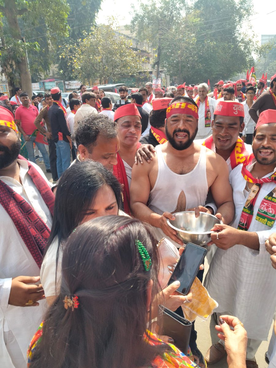 ManojMp43's tweet photo. हाउस टैक्स वृद्धि को लेकर समाजवादी पार्टी गाजियाबाद का  नगर निगम पर हल्ला बोल
@yadavakhilesh @samajwadi https://t.co/Cv5JBEQ0xu