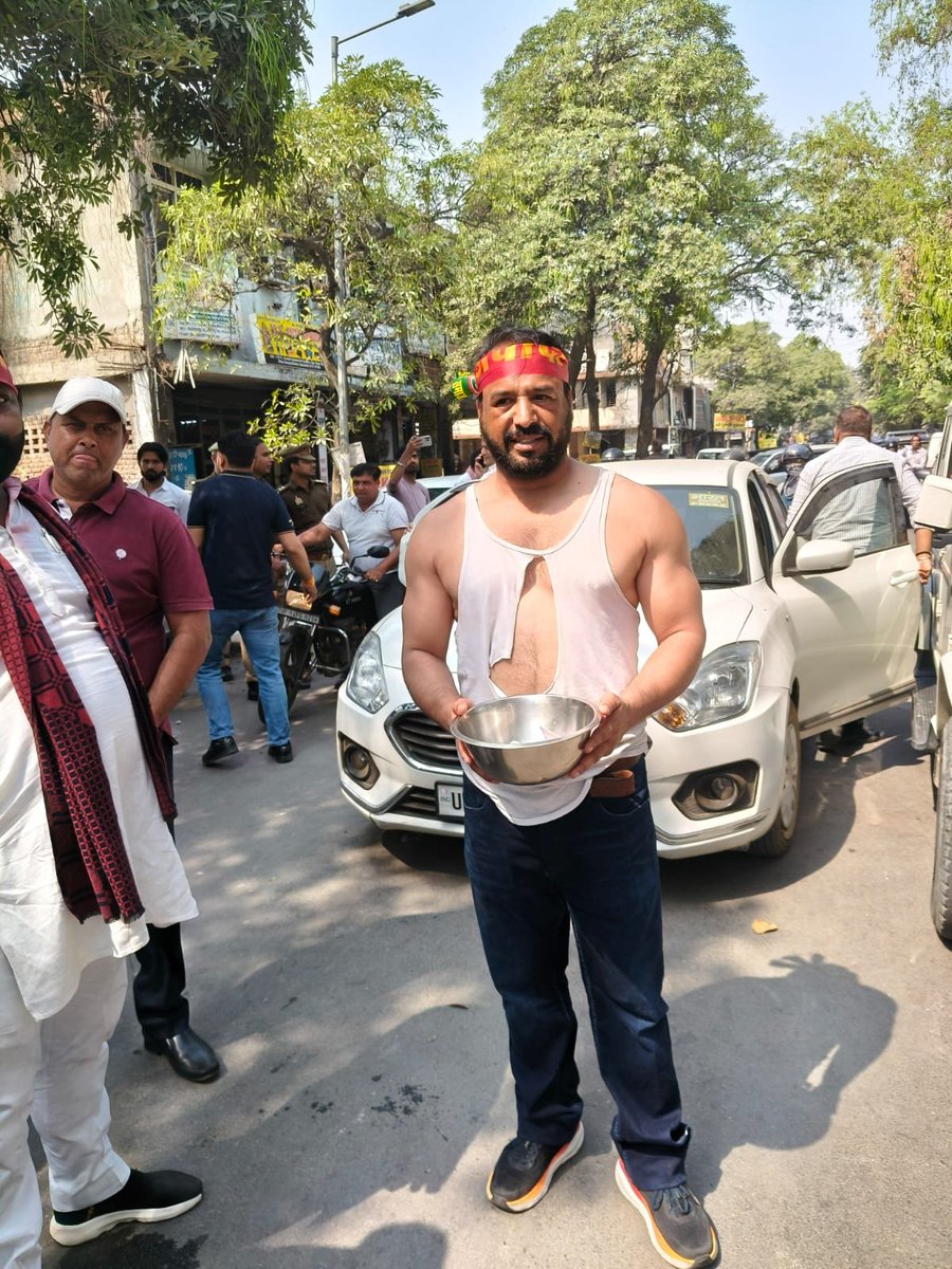 ManojMp43's tweet photo. हाउस टैक्स वृद्धि को लेकर समाजवादी पार्टी गाजियाबाद का  नगर निगम पर हल्ला बोल
@yadavakhilesh @samajwadi https://t.co/Cv5JBEQ0xu