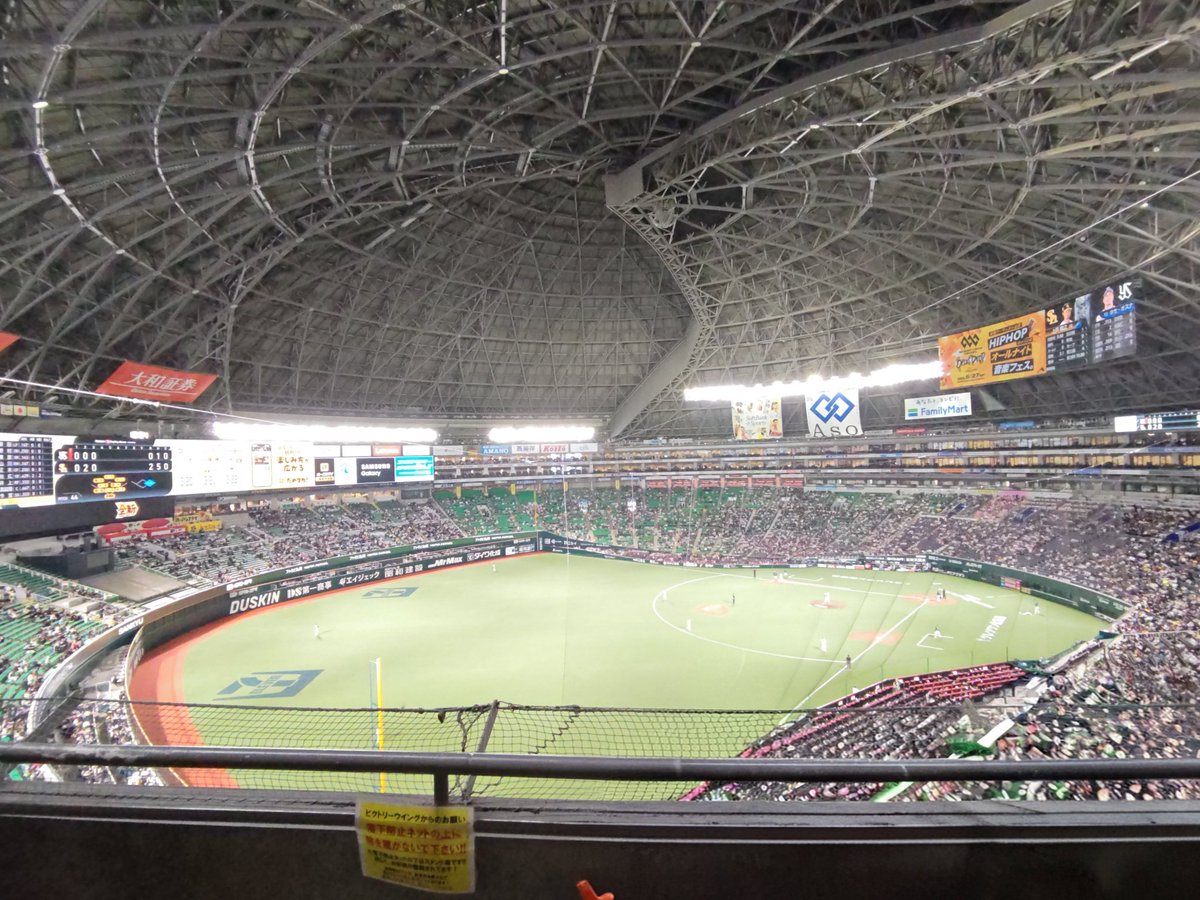 219tt7's tweet photo. ずーっと楽しみにしてた3月5日があっという間に終わってしまった。。
子連れゆえに天井席をとったため、坪井さんの視界に入ることはできず。。

画像は、私の姿を必死に探している坪井コーチです(違う) https://t.co/GYAHNREj8H