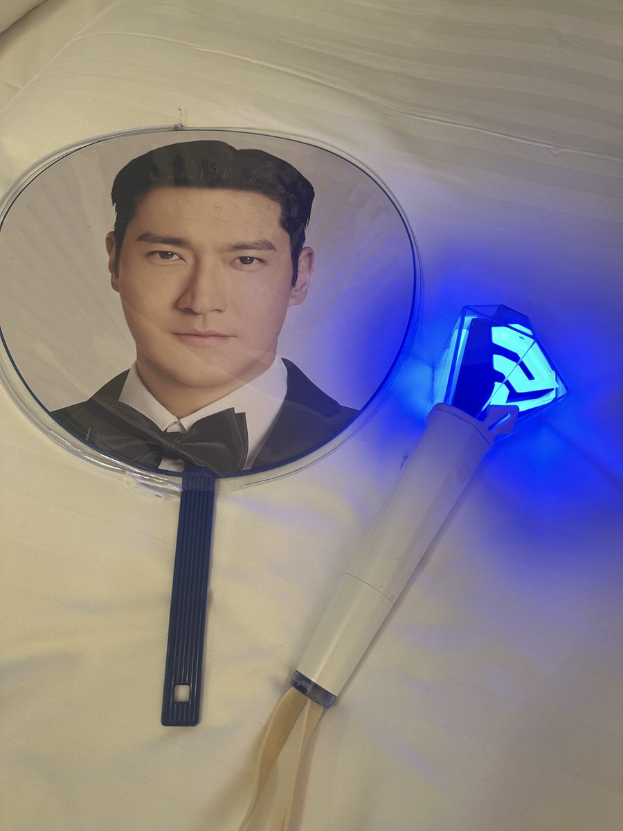 初めてのアリーナ席。トロッコがすごく近くてシウォンさんが丁寧に指さして手を振ってくれました🫶前髪全下ろしじゃなくて今日のが1番好き🥰9人のスパショ最高だった！！たくさんの幸せをありがとう！
#SUPERJUNIOR #SUPERSHOW10 #ベルーナドーム