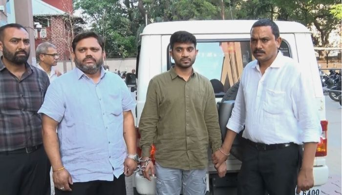 tv13gujarati's tweet photo. સુરતથી મલેશિયા સુધી ડ્રગ્સનું નેટવર્ક, એલોવેરાના નામે થતું મિસ-લેબલિંગ, ATSએ આરોપીને કોર્ટમાં રજૂ કર્યો

https://t.co/I6jIALL930

#DrugTrafficking, #SuratCrime, #ATSUpdate, #InternationalSmuggling, #tv13gujarati https://t.co/jQORVcRQWt