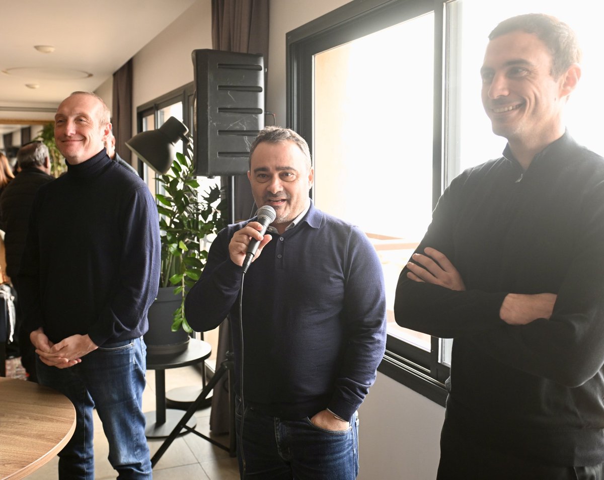 s_sbraggia's tweet photo. Ce matin, échange très riche avec les habitants du secteur de la Résidence des Îles. Point sur le travail accompli et projets concrets pour les quartiers ouest : maison de santé, lieu dédié au spectacle vivant, antenne du CIAS. Merci pour votre accueil. #ForzaAiacciu #Ajaccio https://t.co/o8OGs22GKH