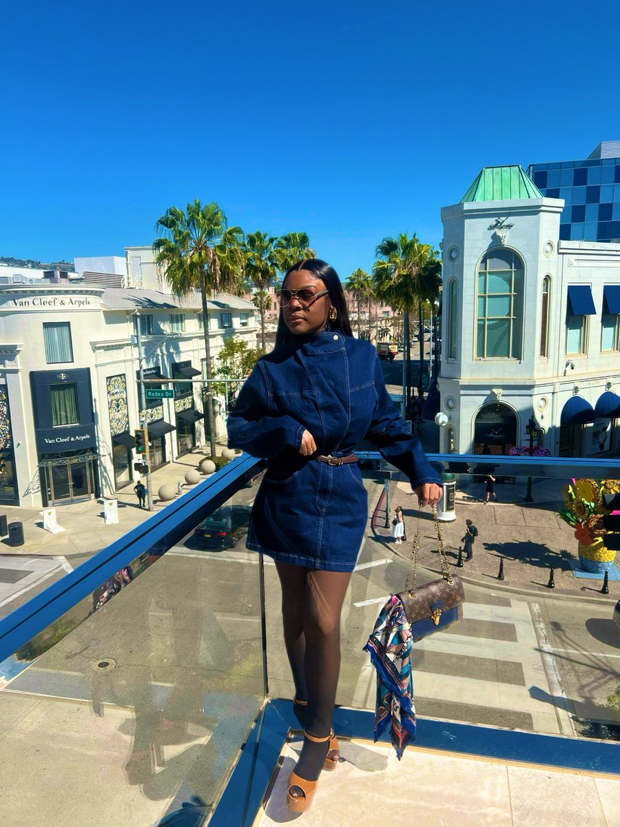 MarandaRobey's tweet photo. Having my way ! https://t.co/bcuYmq4tcx