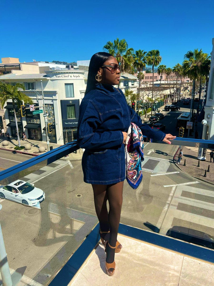 MarandaRobey's tweet photo. Having my way ! https://t.co/bcuYmq4tcx