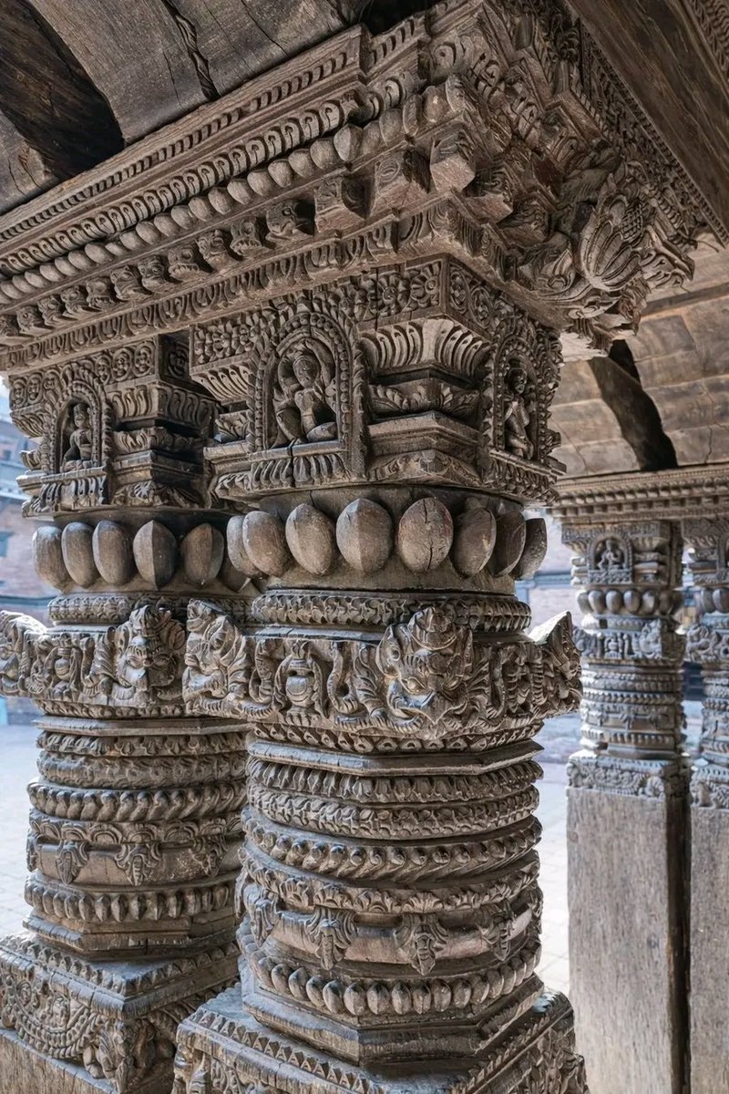 heritage_India1's tweet photo. The intricately carved pillars of the Adalaj Stepwell, also known as Rudabai Stepwell, located in Gujarat, India. https://t.co/FAK15oSAHl