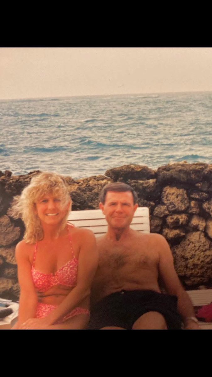 Cardsgirl8's tweet image. A hundred million years ago‼️ Flew on the team plane ✈️ for the San Juan Shootout! Coach Crum was a class act! #gocards #memories #funtimes #sanjuan #basketball 🏀❤️☀️ 🌊