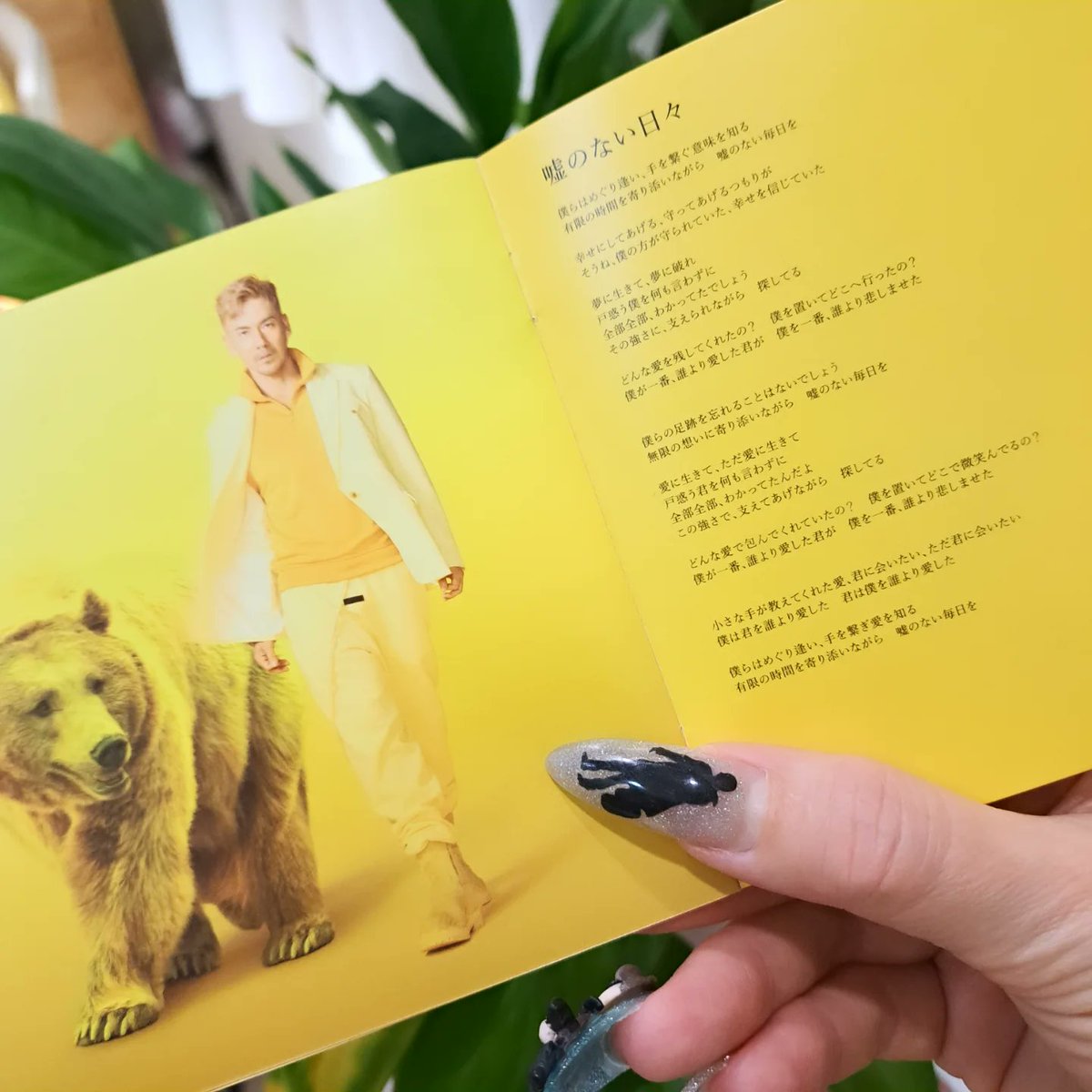 BabiesNails's tweet photo. ヨネのアルバム届いた

彼の声を聴くと
もぐさんの事想いだして
涙がとまらなくなる…

もぐが逝ってしまってから
にぃ様しか聴けなくなっちゃったけど

やっぱりヨネの唄声はおちつく…

やさしく抱きしめられてる感じ…

black LIONが
もぐとの最後のアルバム

もぐに逢いたい…

#米倉利紀 https://t.co/gJqM3qWMJr