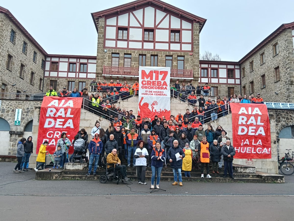 LABaiara's tweet photo. 🔴Gaur Amurrion Refor enpresaldean agerraldia egin dugu

➡️Aiaraldean Greba Orokorra egingo dugu #M17-an, gutxieneko soldata handitu, langile klasearen pobretzea borrokatu eta eskualdeko etorkizun duinaren alde. 

📢M17 Aiaraldea Grebara!✊
#GutxienekoSoldata1500
#SOSaiaraldea https://t.co/mMVcQQARBp