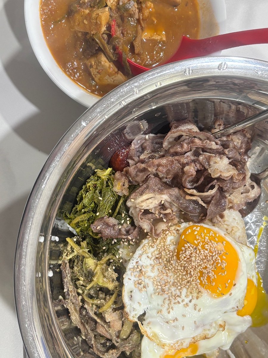 MIN_20407's tweet photo. 트친집 갔더니 어무니께서 개맛도리 된찌와 비빔밥을 만들어주셨어 왜 흑백요리사 안나가시지 
+막머니 예절샷 야랄하는거 보고 한숨쉬심 https://t.co/wAhQ4Lypho