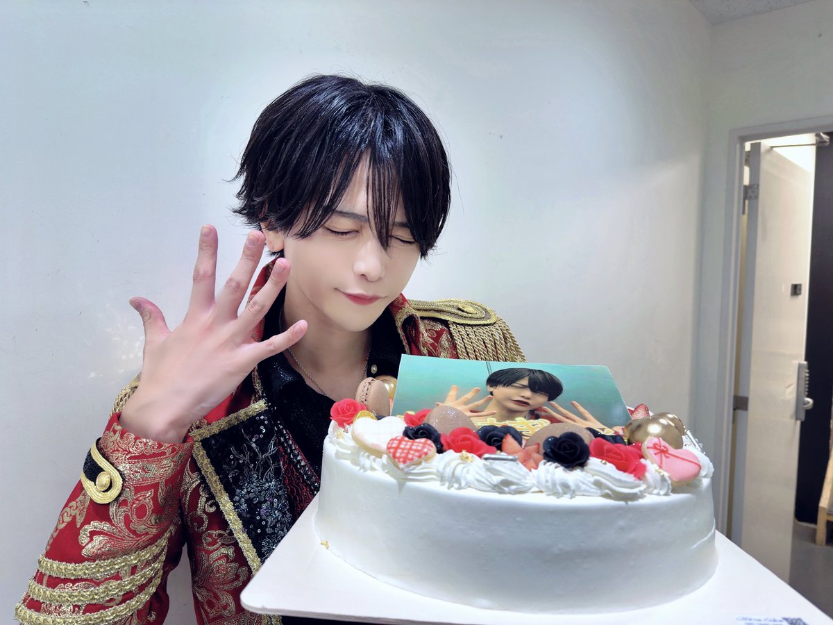 えつや tweet media