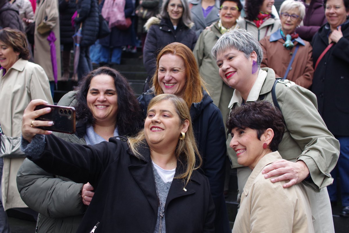 💜 Martxoak 8aren bezperan, emakume jeltzaleok gure indar infinitua aldarrikatu dugu. 

💪 Indarkeria matxista edo berdintasun-politiken beharra ukatzen dituen diskurtsoen aurrean, atzerapausorik ez!

#Martxoak8 #M8