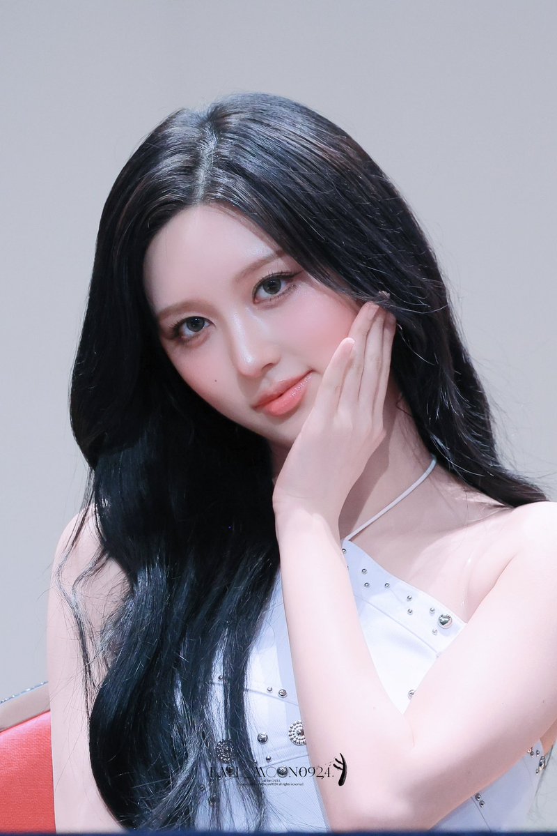 fallmoon tweet media