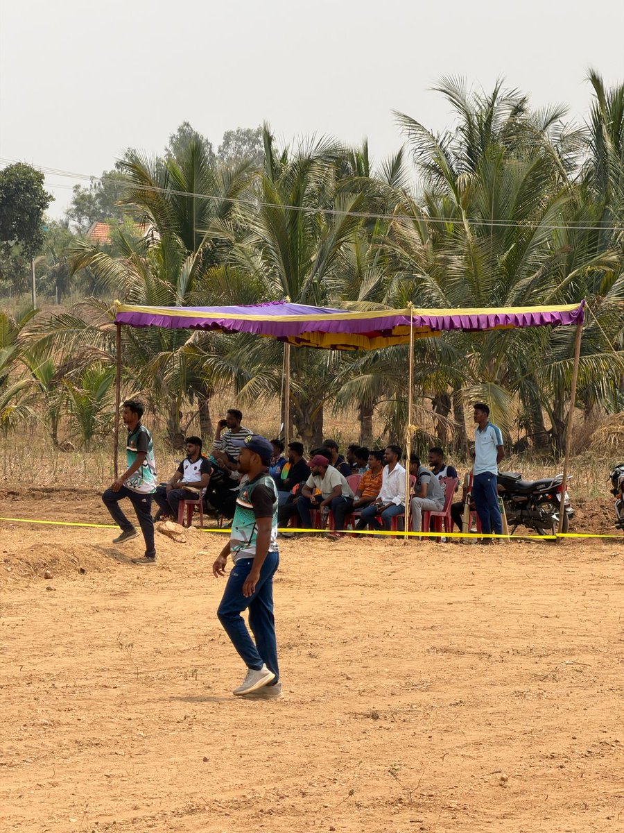 ThriveniDm's tweet image. ಹುಣಸೂರು ತಾ. ಬನ್ನಿಕುಪ್ಪೆಯ ಬನ್ನಮ್ಮ ತಾಯಿ ಜಾತ್ರಾ ಮಹೋತ್ಸವದ ಅಂಗವಾಗಿ ಆಯೋಜಿಸಿದ್ದ ಟೆನ್ನಿಸ್ ಬಾಲ್ ಕ್ರಿಕೆಟ್ ಪಂದ್ಯಾವಳಿ ಉದ್ಘಾಟಿಸಿ ಕ್ರೀಡಾಪಟುಗಳಿಗೆ ಶುಭ ಹಾರೈಸಿದೆ. ಈ ಕ್ರೀಡಾಕೂಟದಲ್ಲಿ 40ಕ್ಕೂ ಹೆಚ್ಚು ಗ್ರಾಮಗಳ ಕ್ರೀಡಾಪಟುಗಳು ಪಾಲ್ಗೊಂಡಿದ್ದರು.
#bannikuppe #hunsur #mysore #thriveni #KPCC