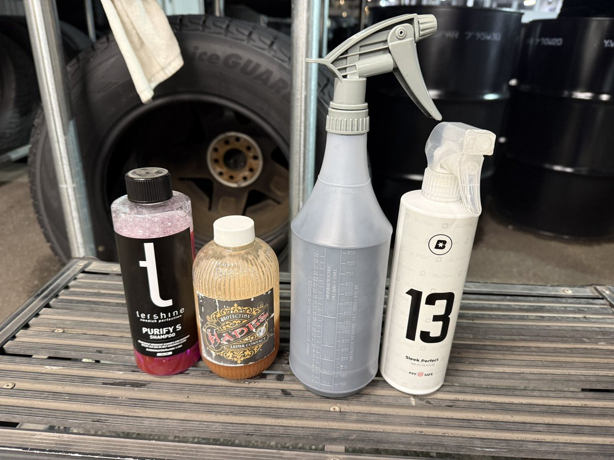 AlohaJapan71407's tweet photo. #AlohaDetailingJapan #洗車バカ #レダーコンタクト #グラフェン #blask13 #tershine #神奈川県 #大和市 #中央林間 #純水洗車 #洗車しようぜ
今日のメニューは実験的にtershineピュリファイSを濃いめで洗車後にレダーコンタクトのハーデスを施工、仕上げにプラスク13👍🏻 https://t.co/TMgKu41fPw