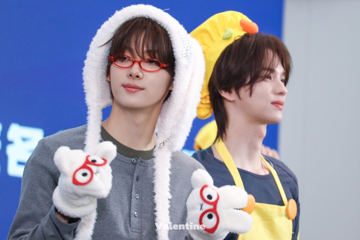 Valentine tweet media