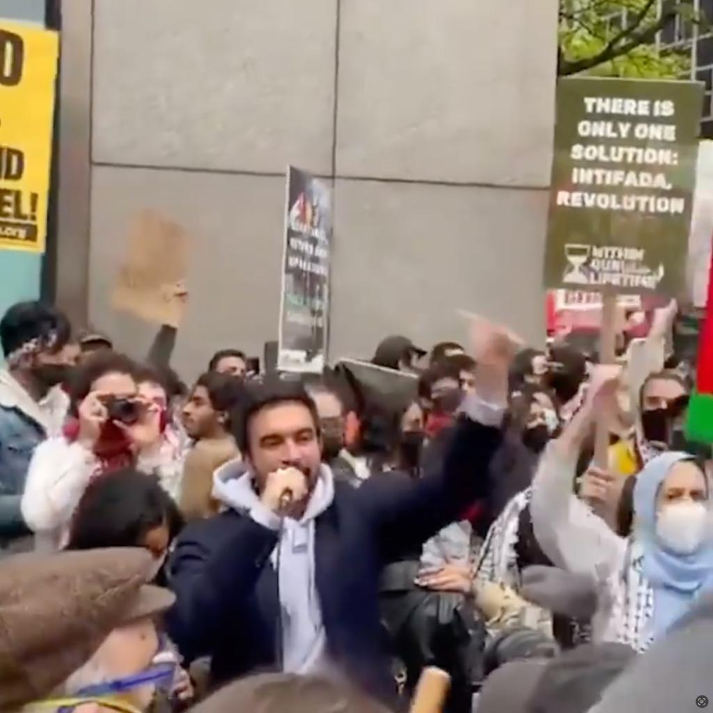 Rosepose2225's tweet photo. The mayor elected and endorsed by the dems chanted "globalize the intifada" and his wife liked posts celebrating oct7th, but hasan piker association with snake Newson is the one bothering some of the left wing hypocrites🤡. They have no principles. They are rotten populists. https://t.co/NUD9vJuQwI