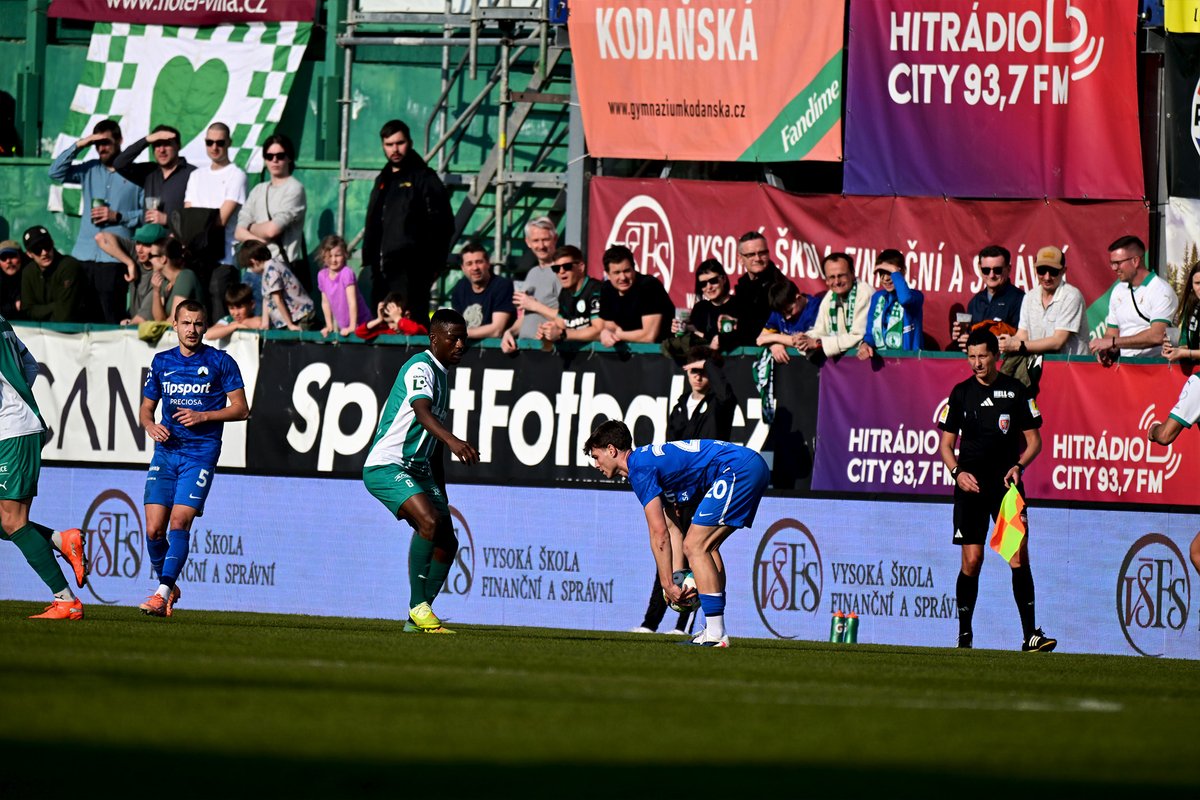 FCSlovanLiberec's tweet photo. ⏱25' | #BOHLIB | 0:0
U standardních situací nemůže chybět Ermin Mahmić. 🇦🇹 https://t.co/ZdX8wBug36