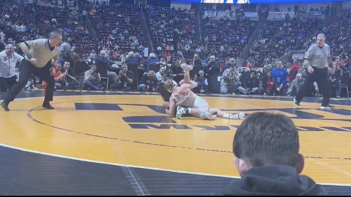 TurboCB's tweet photo. @Mitch_Rupert @marcmalkoskie This was his 2nd swipe… he probably had it before the ref started counting but this here ain’t it.. https://t.co/Rw4WxkliNj