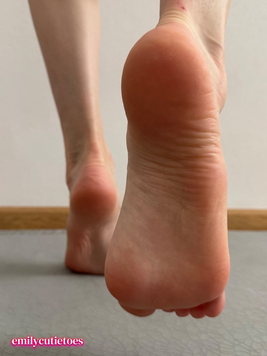 Emily Cutie Toes tweet media