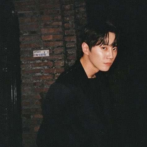 qorhvmrhwhfflrh's tweet photo. 성제시은
천강 수장 금성제 지천에 깔린 게 제 모가지 노리는 개새끼들 뿐이라 연시은 해코지 당할까 봐 어디 피신 시키는 대신 말단으로 위장 시켜서 조직 안에 숨겨둠
내부 분열 일어나서 좆되기 직전 시은이 혼자만 도망치게 하더니 그 후 몇 년간 소식 뚝 끊겨버림 마치 세상에 없는 사람처럼 https://t.co/7BzOtDOljZ