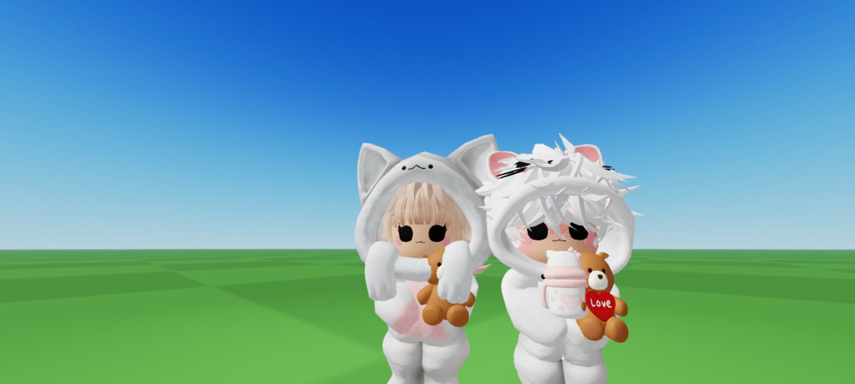 Jasmineeskies's tweet photo. When your Sky friends are hanging out more on Roblox than on Sky, you just rush over to visit them right away! 🤭😏 https://t.co/VfnlInvcAW