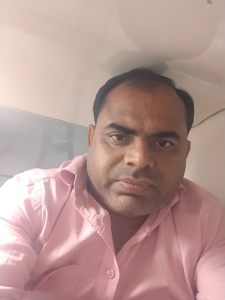 ManishT45295461's tweet photo. @RailwaySeva @RailMinIndia @PMOIndia @Ashwini Vaishnaw 
आज मैं राजधानी एक्सप्रेस ट्रेन नंबर 12310 से दिल्ली से पटना जा रहा हूं। आप देख सकते हैं ट्रेन मेरा कोच नंबर बी1 सीट नंबर 22 है। सीट पर मैं ठीक से बैठ भी नहीं सकता। गार्डन टेढ़ा ही है। फोटो देख सकते हैं.राजधानी एक्सप्रेस है https://t.co/el7YlMe0zS
