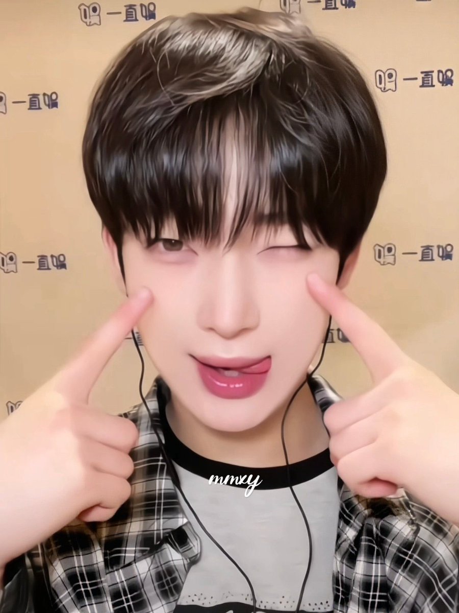 ตอนโดนด่าว่าขายแบ๊ว หนูนั่งแอ๊บอยู่ท่านี้