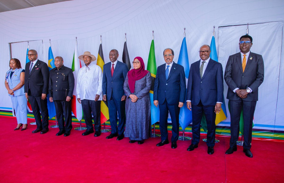 Karibuni Tanzania.
Karibuni Nyumbani.

Leo nimejumuika na Marais wa nchi na Wawakilishi wa wakuu wa nchi wanachama wa Jumuiya ya Afrika Mashariki katika Mkutano wa 25 wa Kawaida wa Wakuu wa Nchi wa Jumuiya ya Afrika Mashariki, jijini Arusha.

Miaka 26 tangu kurejeshwa kwa umoja