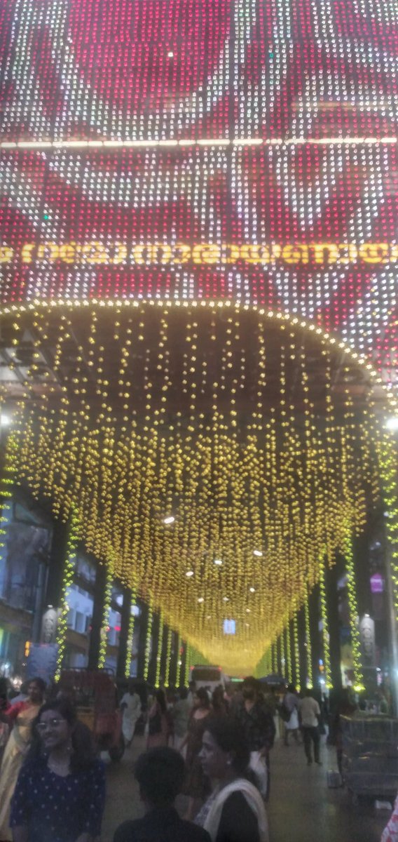 PnNamboo's tweet photo. #खुरुवायूर् उत्सवः - मन्दिरद्वारे अद्यतनदृश्यम्। https://t.co/LIAigiKYV3