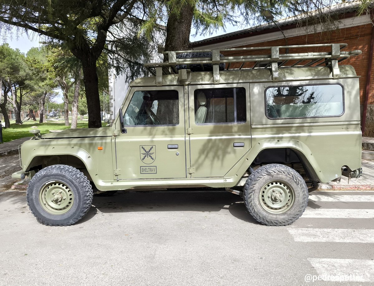 pedrospotter's tweet photo. #BuenasMediodias hoy rodamos con vehículos de las #FAMET del @EjercitoTierra en la #Base #CoronelMate
🚗
2 x #URO #VAMTAC (Vehículo de Alta Movilidad Táctico)
1 x #Santana #Anibal
🚗
#vehiculos #militares #EjercitoTierra #España #spotter #militaria #BHELTRAV #TodoTerreno https://t.co/FNi5Mjy5F6