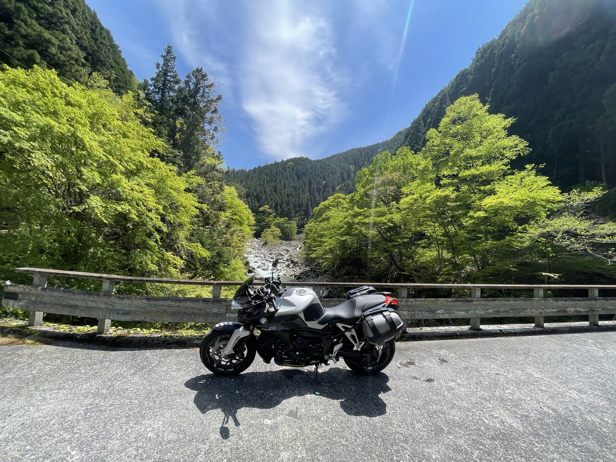 #路肩に佇む一枚を貼る見た人もやる
冷静に考えて
どうしてこんなバイク作ったんですかと思った一台
今のバイクの馬力は半分(車重ほぼ同じ)