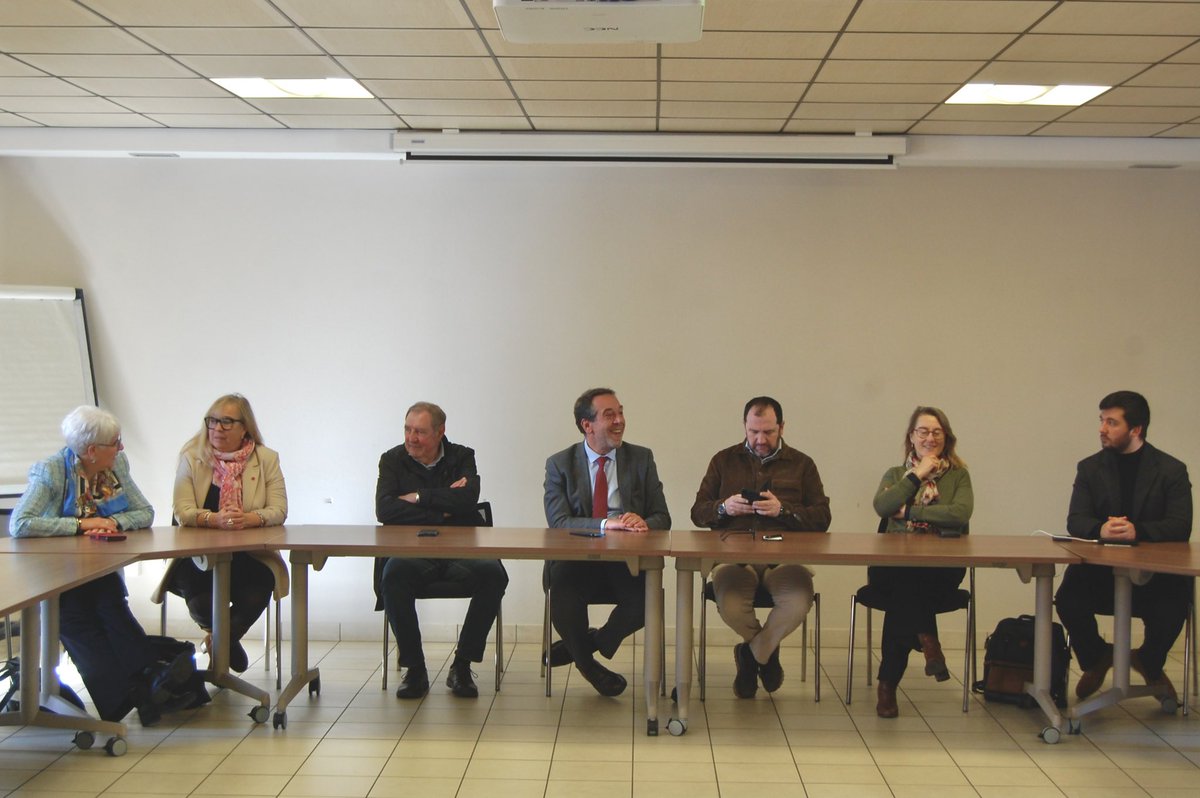 flavio_dalmau's tweet photo. @Lacroix_PRG était présent lors de notre table ronde à Blagnac, aux côtés de représentants d’entreprises et d’établissements scolaires. Des échanges riches autour des métiers d’avenir, et de belles perspectives pour rapprocher le monde économique et l’éducation. https://t.co/mXqgcq3YJ0