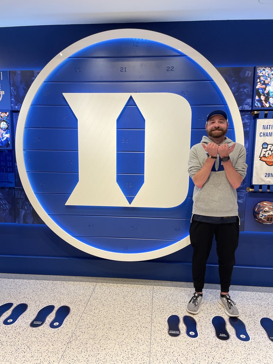 tblamb2you2's tweet photo. @DukeMBB @rheidrick24 @KyrieIrving GO DUKE!!! https://t.co/Z67rdmuRww