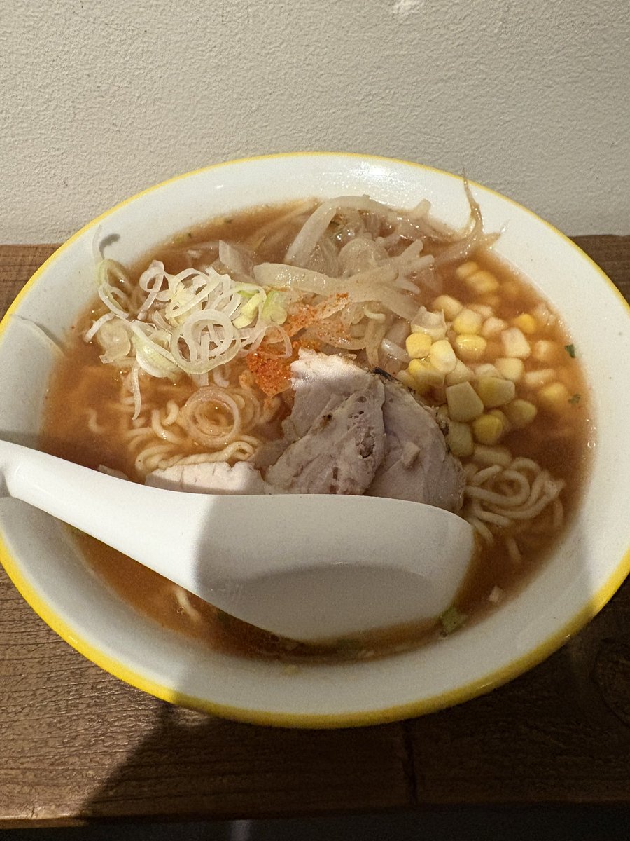 sayohnaradesu's tweet photo. うに子のサッポロ三十路ラーメン🍜

うに子さんお手製のチャーシューが旨い🍴
ご本人が炒めてトッピングしてくれた野菜もいい感じです🎵

飲みの〆に優しい味でした✨
生誕祭盛り上がって楽しかったぁ😊

ごちそうさまでした😋
#うに子生誕祭
#三十路記念
#3rdroom https://t.co/OcuweeBb3e