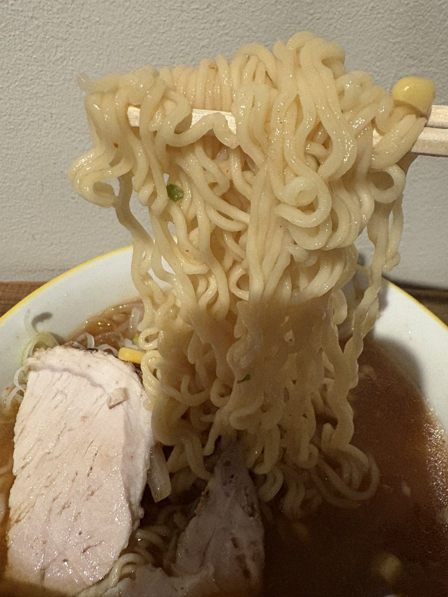 sayohnaradesu's tweet photo. うに子のサッポロ三十路ラーメン🍜

うに子さんお手製のチャーシューが旨い🍴
ご本人が炒めてトッピングしてくれた野菜もいい感じです🎵

飲みの〆に優しい味でした✨
生誕祭盛り上がって楽しかったぁ😊

ごちそうさまでした😋
#うに子生誕祭
#三十路記念
#3rdroom https://t.co/OcuweeBb3e