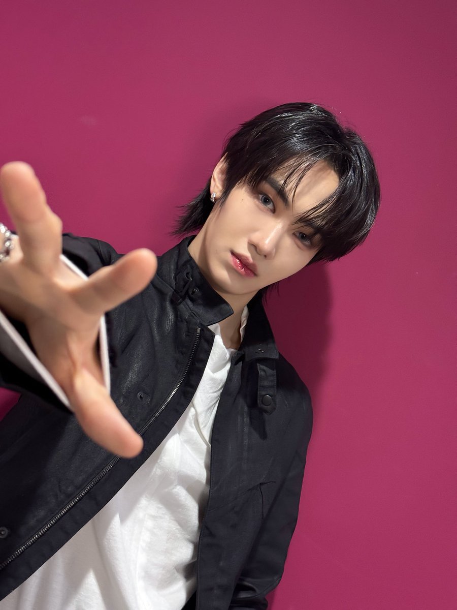 TUNEXX_official's tweet photo. 🩷🖤

#TUNEXX #튜넥스
#Arctic #아틱
#SET_BY_US_ONLY
#내가_살아있다는_증거 https://t.co/CZR3cmNcnd