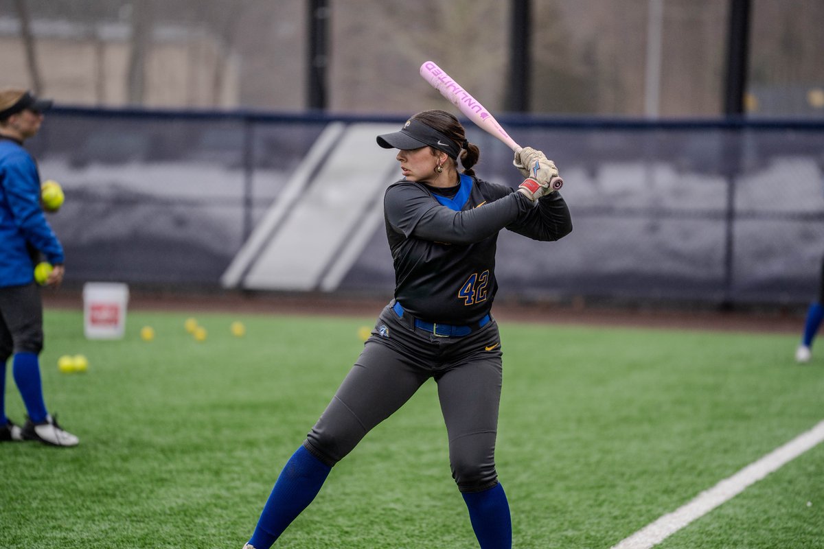 UNewHavenSB's tweet photo. Yale 🔜

#BlueAndGold https://t.co/7z9fRAph7G