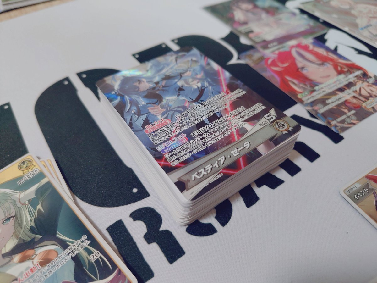 友人で揃ってあげていつも通り組みあげる各々のデッキカード割り振りし