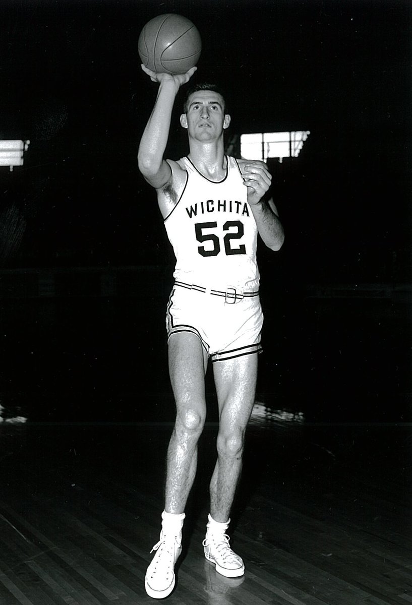 RoundHouseNews's tweet image. Today in @GoShockers history:
1959 – Elbert Urban’s jump shot with nine seconds to play to give the Shockers a 61-60 win at Tulsa. Al Tate leads WU with 21 points.