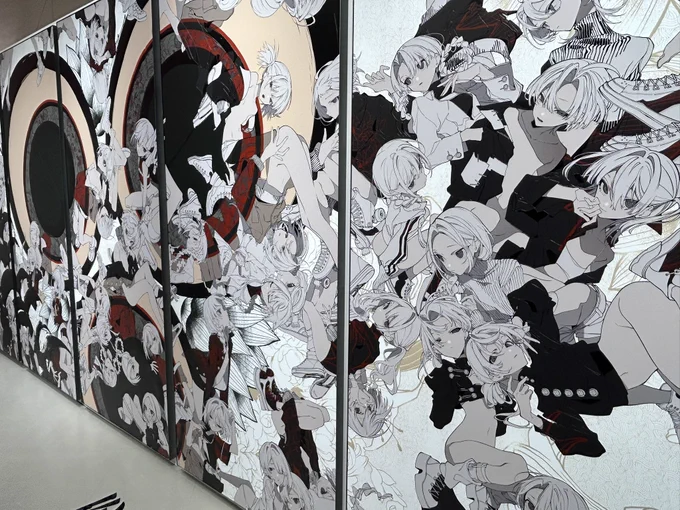 #望月けい俗世 望月けい先生の個展「俗世」を観に行ってきました〜! 1枚1枚に考えさせられる魅力があり、気づけばその世界観に飲まれてあっという間に時間が過ぎる不思議な体験でした 何より頭から足先まで何もかもの描き方が美しすぎて…! あの圧倒的画力を生で体感出来て本当に良かったです