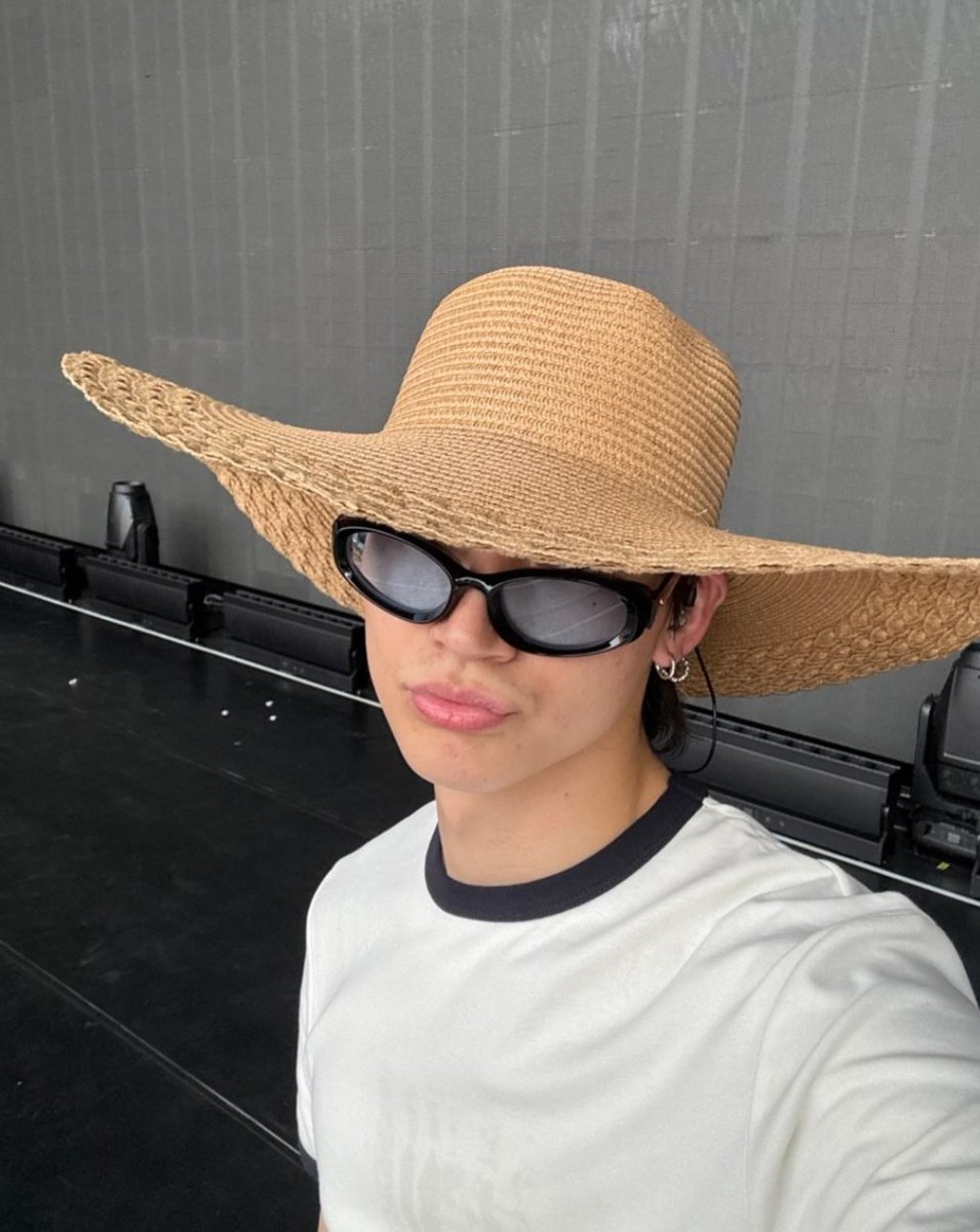 bambamskrrrt's tweet photo. My two faves jayb and kathryn being linked with ppl with questionable dating history and are labeled glaring 'red flags' was not on my 2026 bingo card. Atp, i just want you to date each other! LMAL JK VAKET NAMAN KASE SEGI OY OKE NALANG  😭😭😭 https://t.co/UjTtjm2xPL