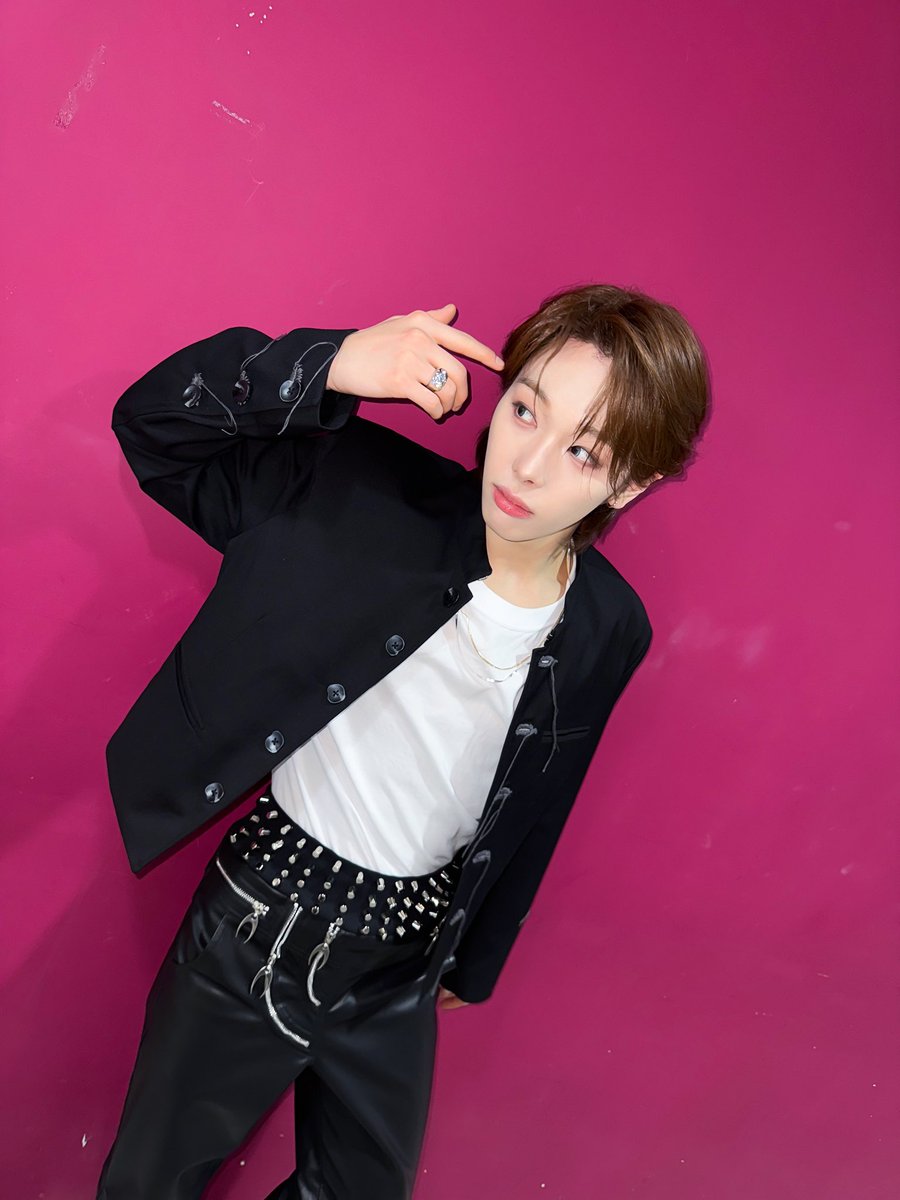 TUNEXX_official's tweet photo. 🩷🖤

#TUNEXX #튜넥스
#Taira #타이라 
#SET_BY_US_ONLY
#내가_살아있다는_증거 https://t.co/NW3jxD7qv4